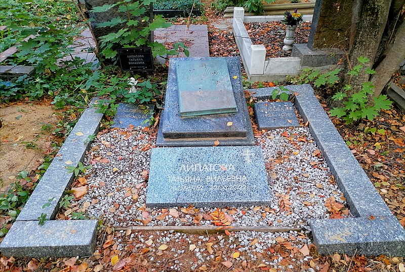 Tomb-of-Lipatov