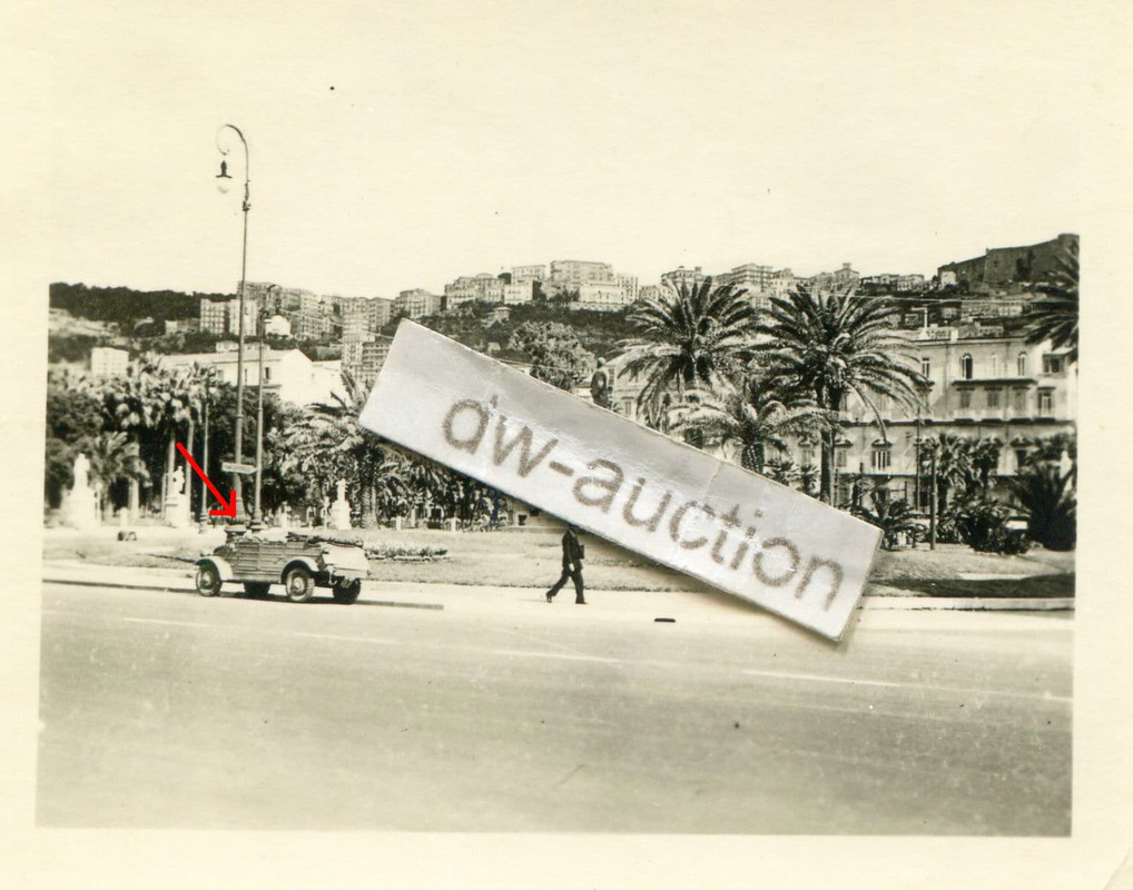 Italien , VW Kübelwagen in Neapel vor verladen n