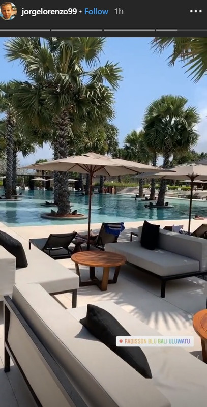 Jorge Lorenzo bersantai di Radisson Blu Bali Uluwatu