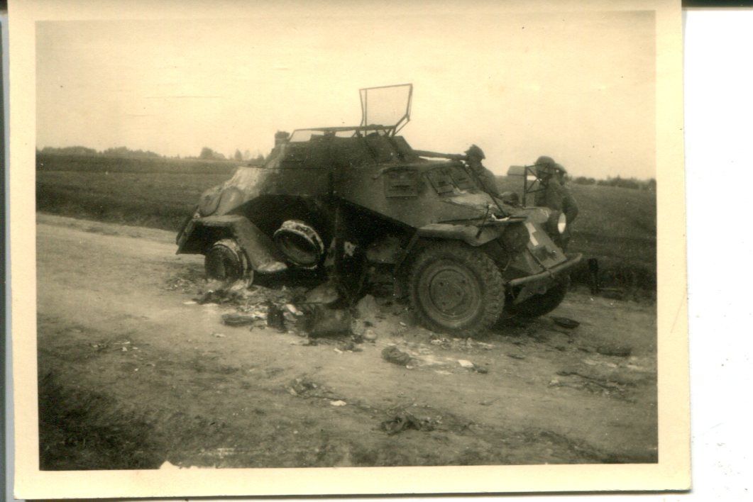 Orig.Foto zerstörter Späh - Panzer Tank WW2
