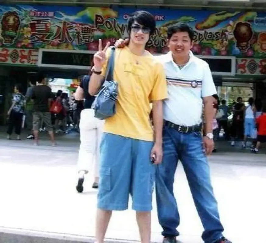 Bmj-IVf7qy5-KOC0p9f0l-F