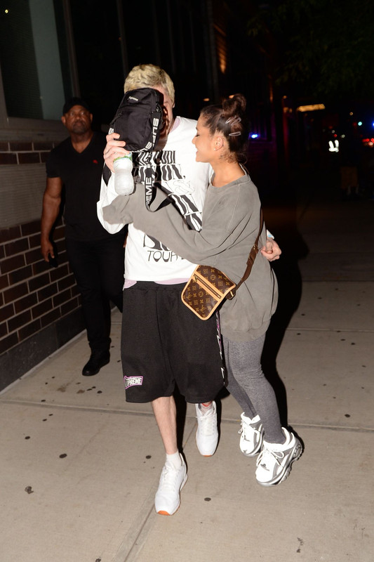 ariana pete davidson in new york 08 27 2018 — Postimages