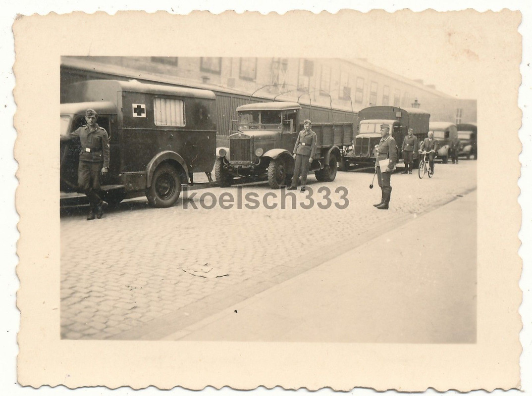 Foto französische Beute LKW´s Flak Reg. 36 Berli