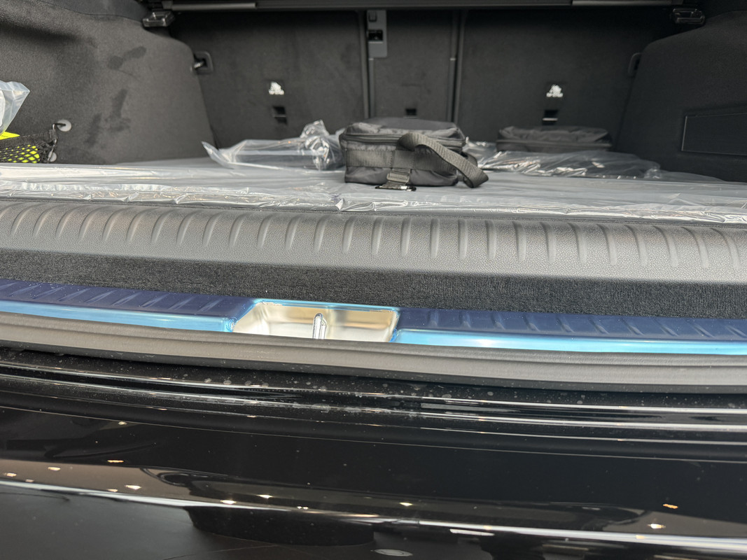 F4D682D0-3AE4-4D62-8215-5C164FE3B26B