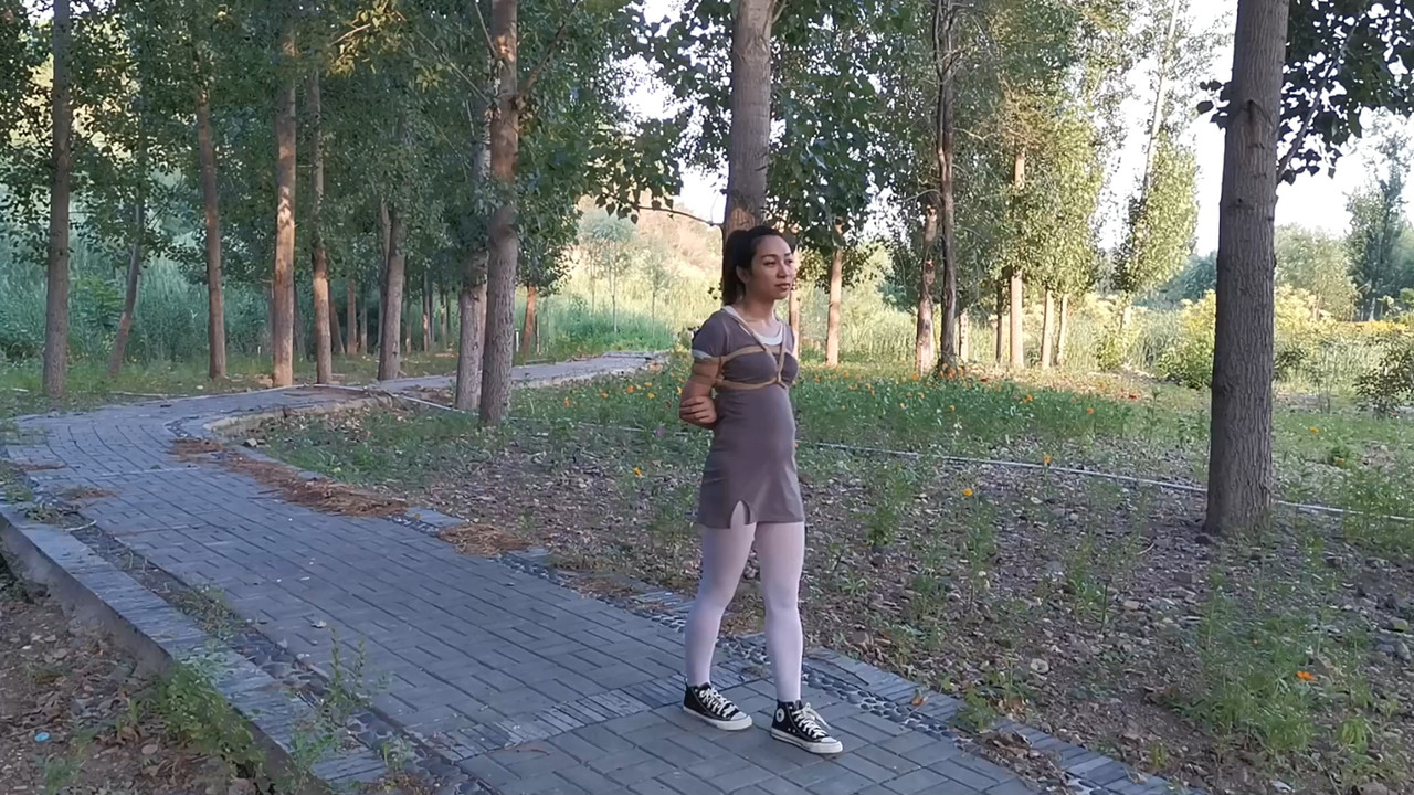 飞天原创 云儿小树林约会.mp4_20210723_091142.459