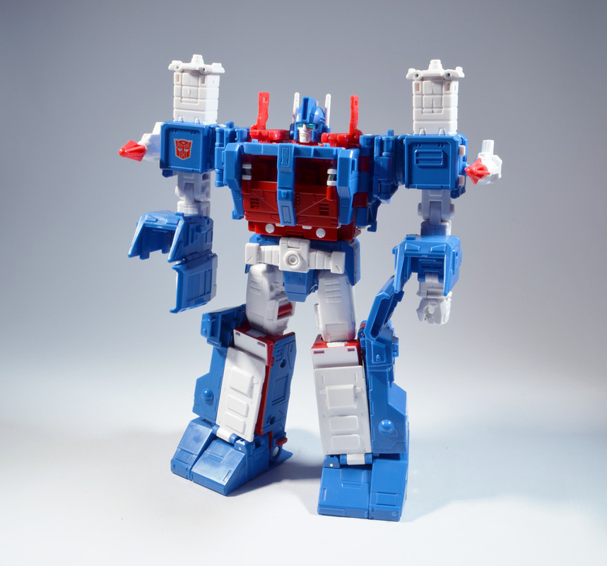 Studio-Series-Commander-Class-Ultra-Magnus-17