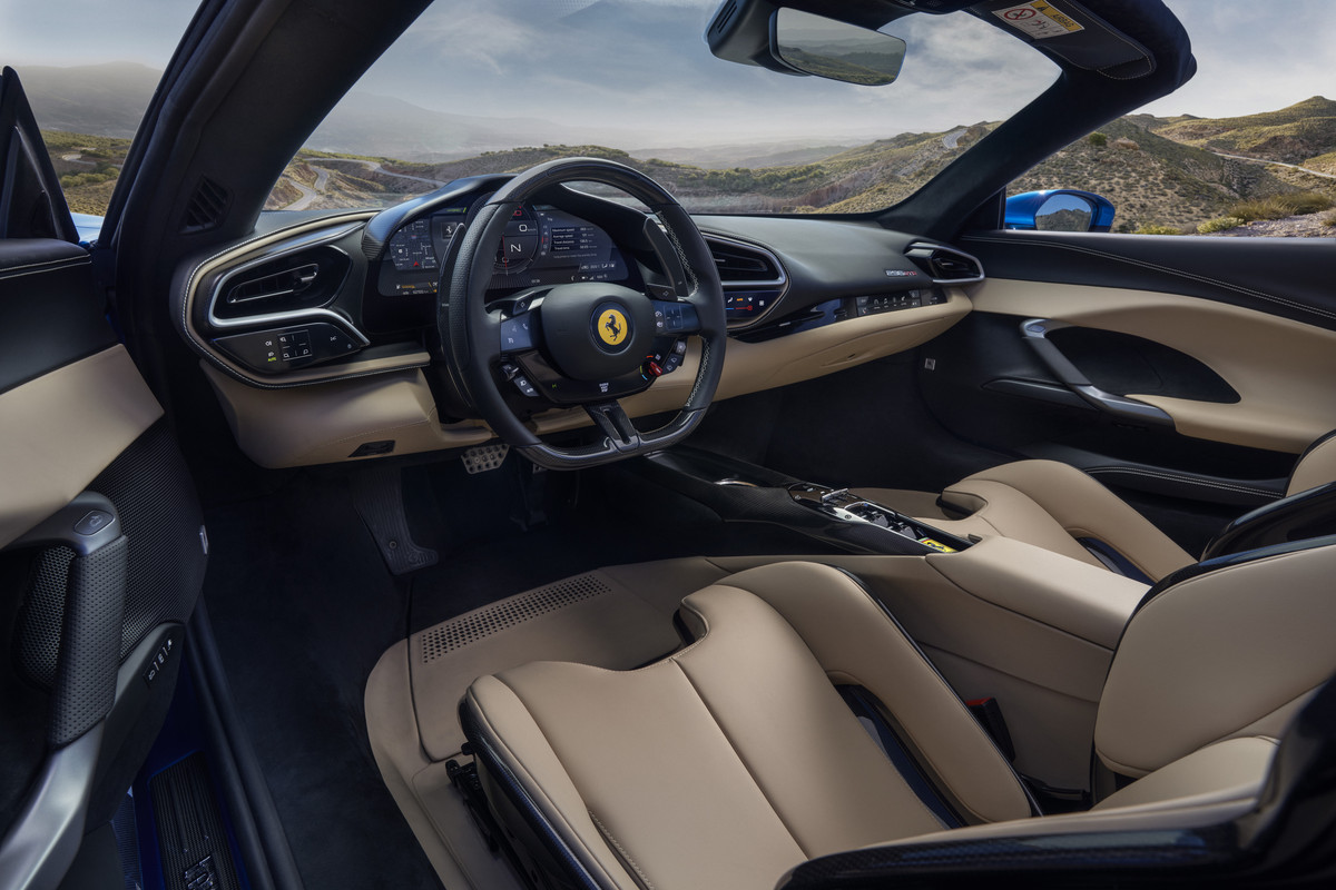 04_296_GTS_Interior_34