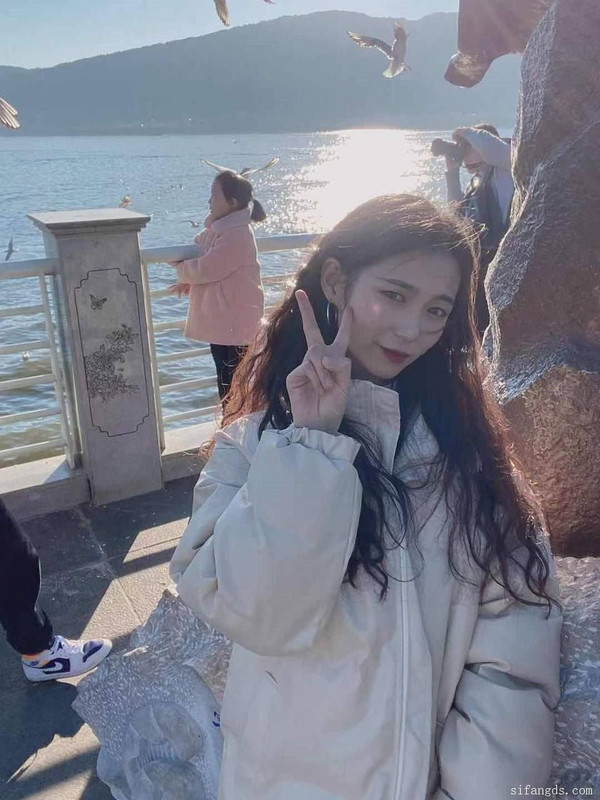 云南昆明高校【周闫妮】应聘时尚杂志模特遭变态面试官猥亵，全裸出镜 (4)