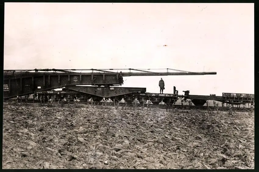 Fotografie 2.WK, großes deutsches Artillerie Eisenbahngeschütz K12, Großformat