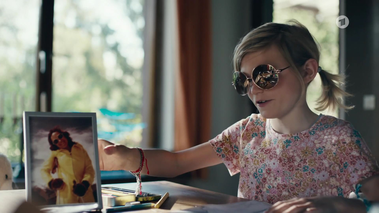 Einfach Nina (2022)_00_18_53_00_75