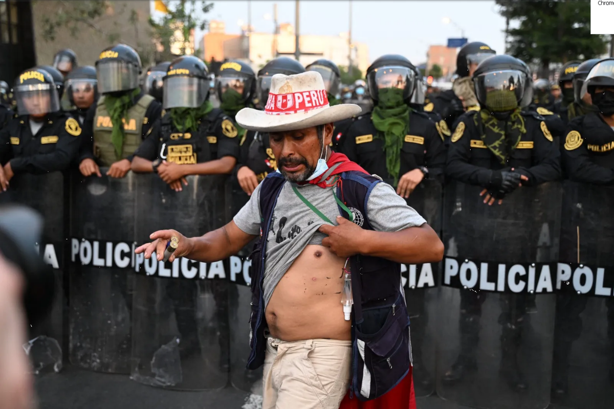 Perú extiende estado de emergencia por violentas protestas