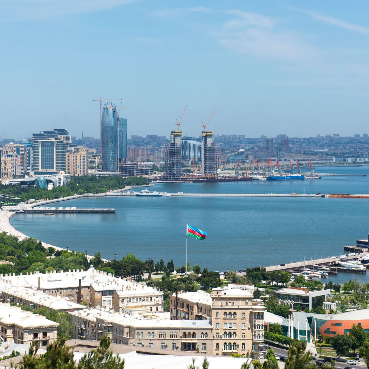 نمایی از ساحل و دریا در نزدیکی باکو آذربایجان