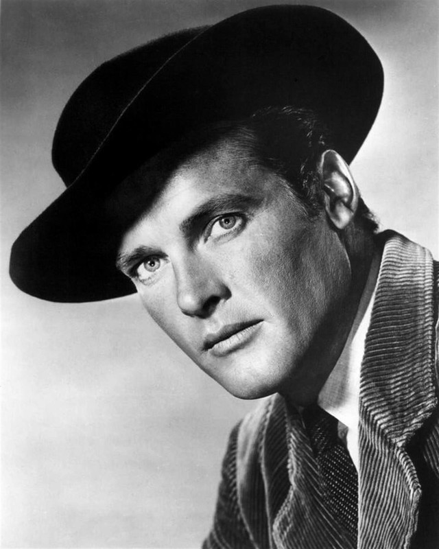 roger_moore_b95