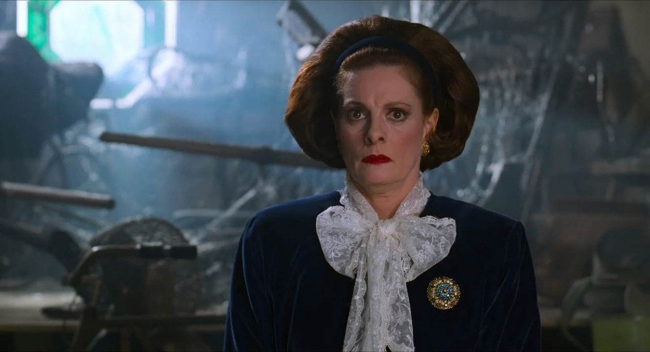 The Addams Family 1991 BluRay [Hindi + English] 480p, 720p ESub Screenshot