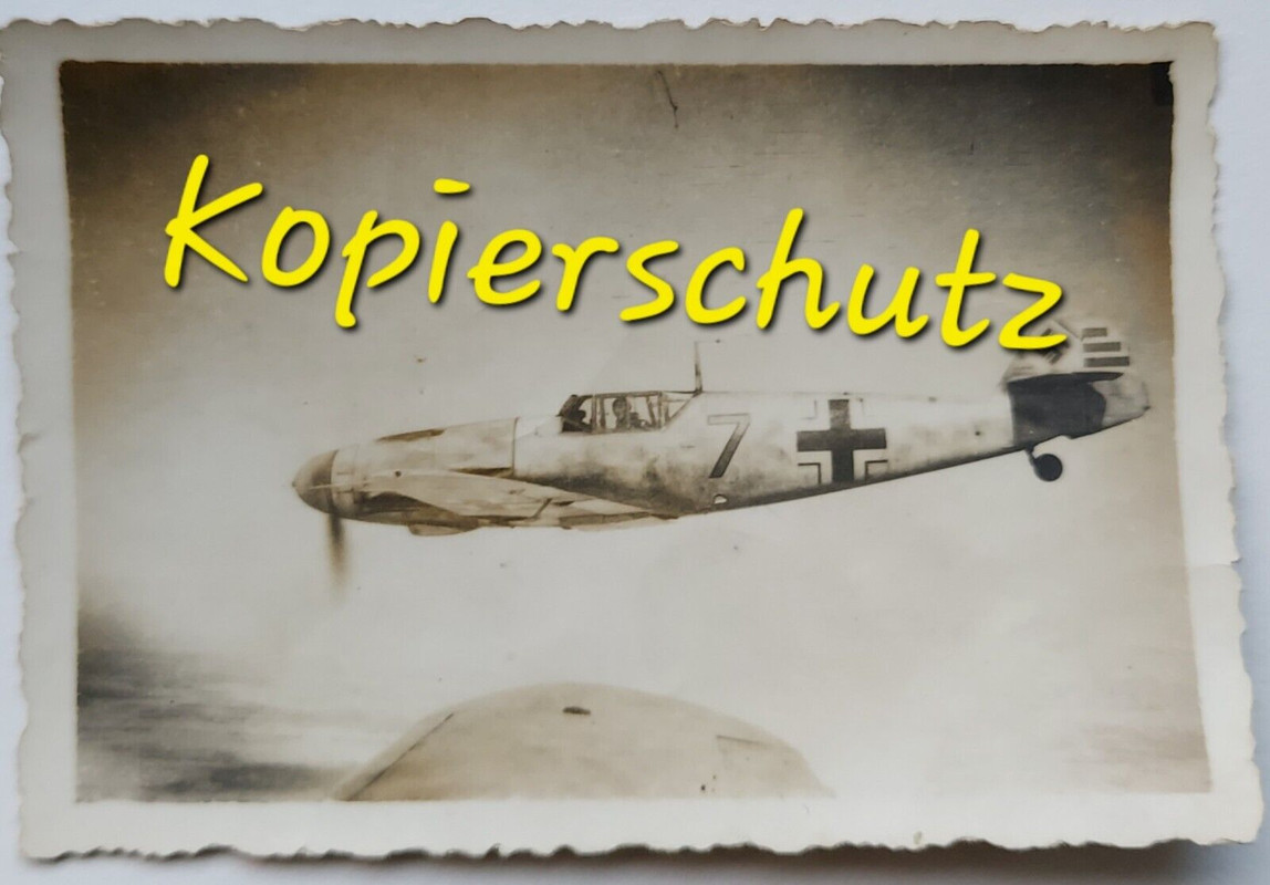 Orig. Foto Flugzeug Me 109 Jäger in der Luft Bilanz Striche Pilot Feindflug