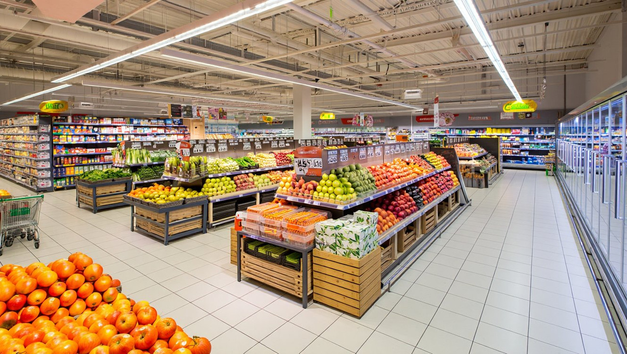 безопасность продуктов питания для пожилых покупателей в магазине