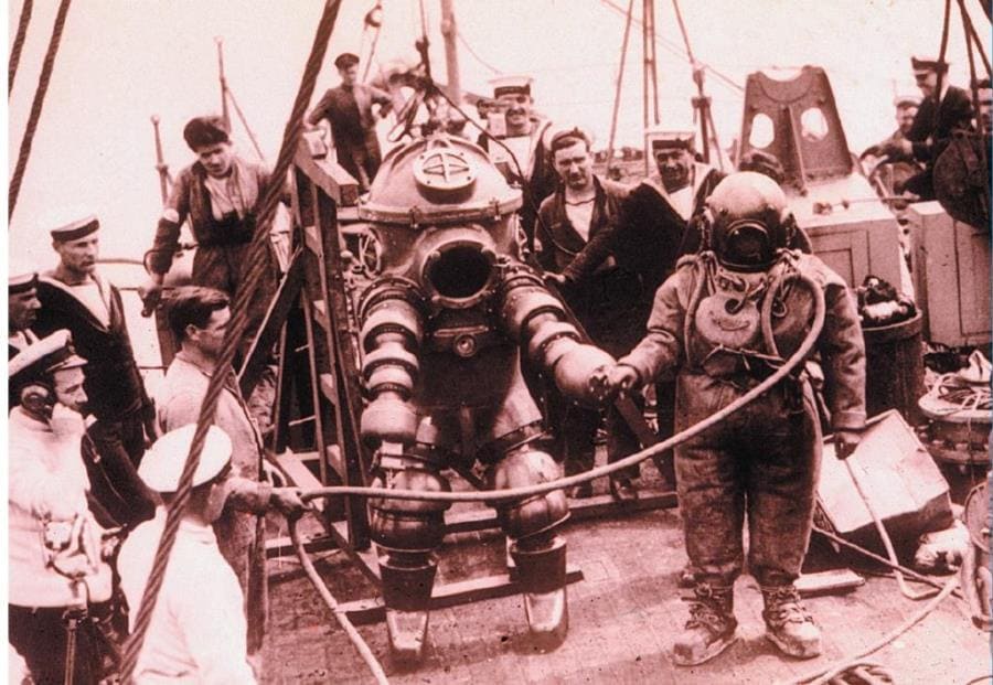 Профессия водолаз-глубоководник - от первых скафандров до современных технологий Профессия водолаз-глубоководник - от первых скафандров до современных технологий