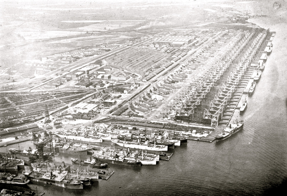 Судостроение верфь Хог Айленд в Филадеьфии с 50 стапелями 1918