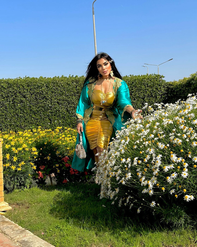 صور مثيرة جدا علياء كامل في جلسة تصوير طبيعية  Aliaakamelofficial-1719429214452