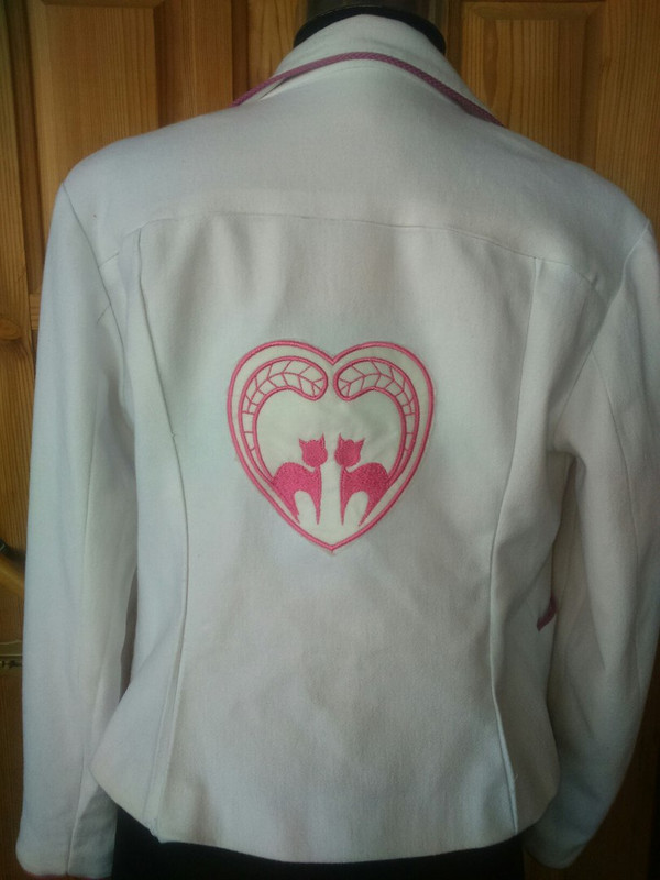 жакет с вышивкой