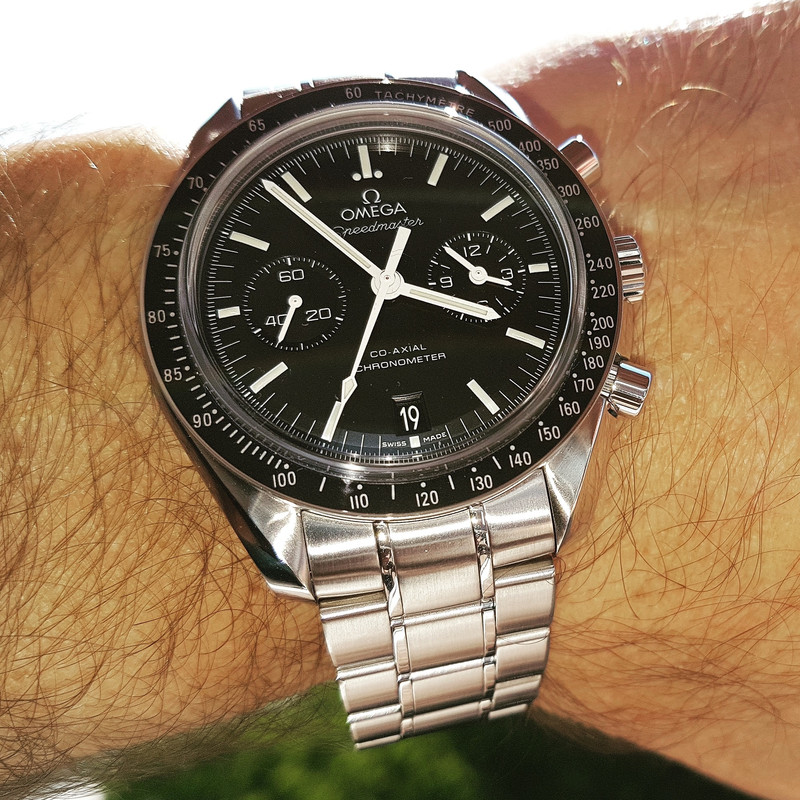 Omega Speedmaster Moonwatch Co-Axial Chronograph 44.25 mm Cal. 9300 (1)