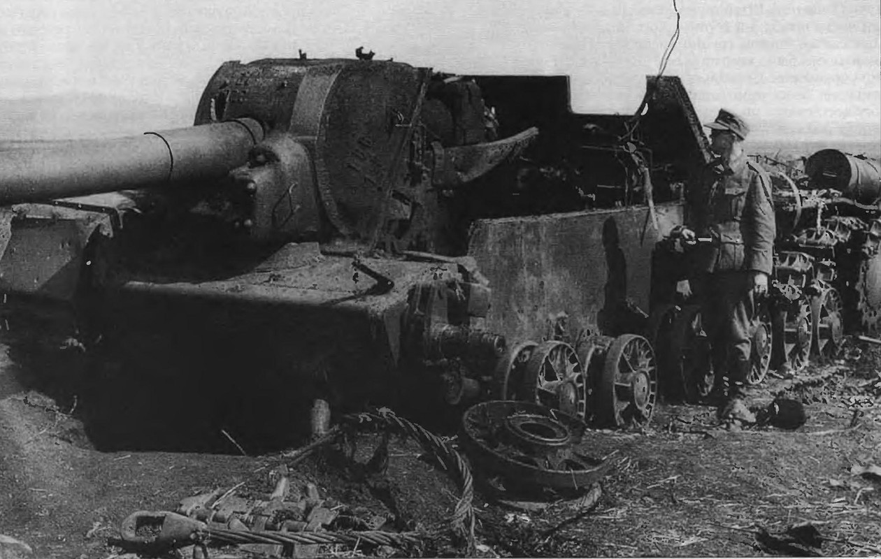 Разрыв танков. ИСУ 152 зверобой Курская дуга. Подбитые танки ИСУ 152. Попадание в танк пантера су152.
