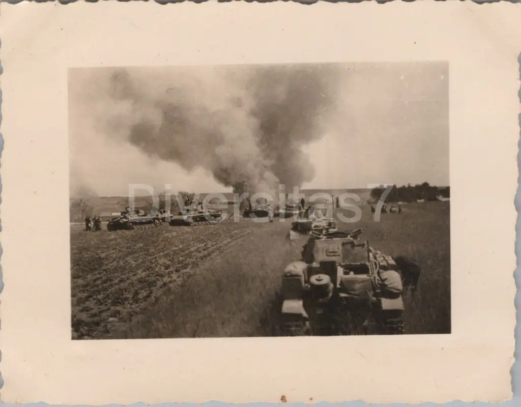 Foto a Nachl. Uffz H Gollner Panzer-Regt. 4, deutsche Panzer bei Borissow D-82