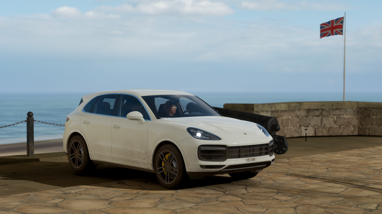 FH4-Porsche-Cayenne-Turbo-2.png