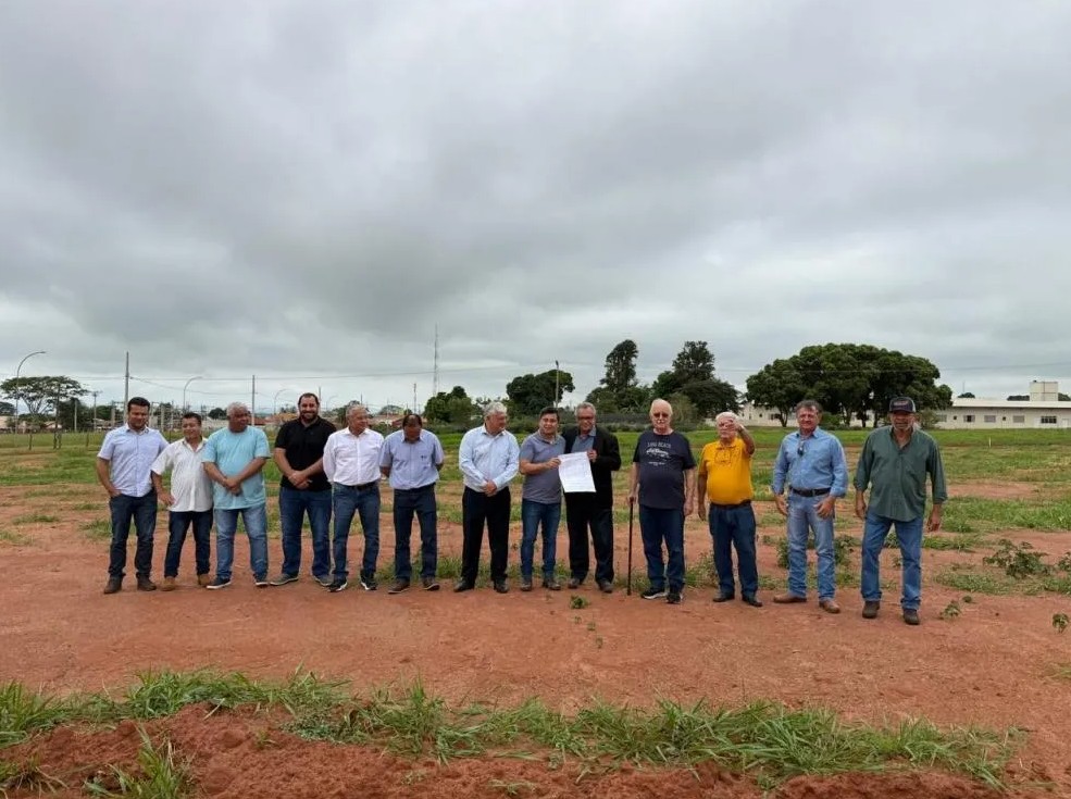 Comitiva realizou uma visita técnica ao terreno onde a futura sede deverá ser erguida.