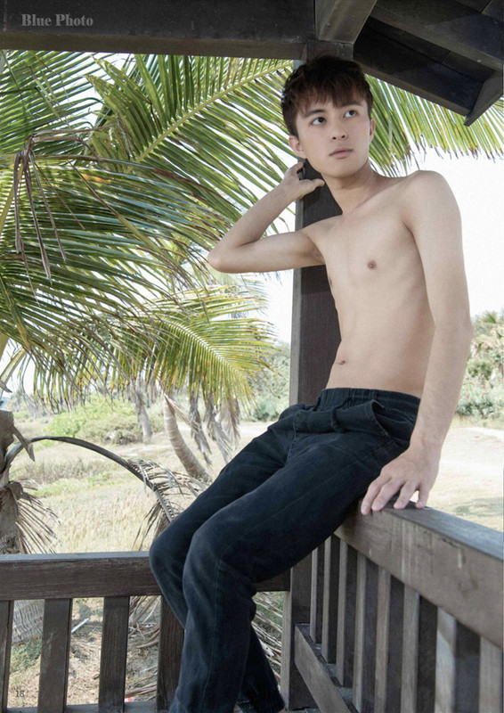 Blue Photo No.78 (Non-sex) - Em bot mới lớn và con cặc giả