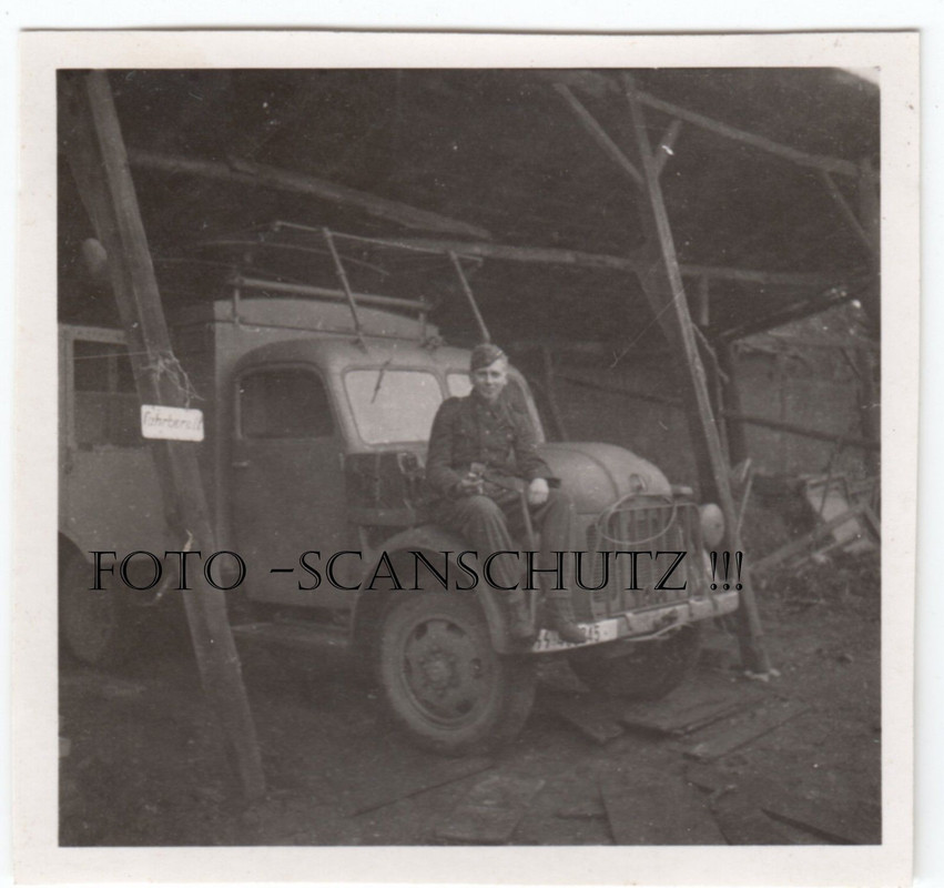 Waffen XX Elite mit Kübelwagen Steyr 1500 A als 