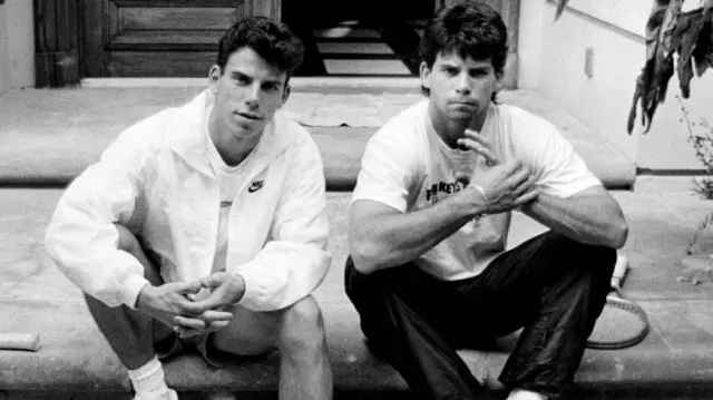 Fotografia dos irmãos Menendez