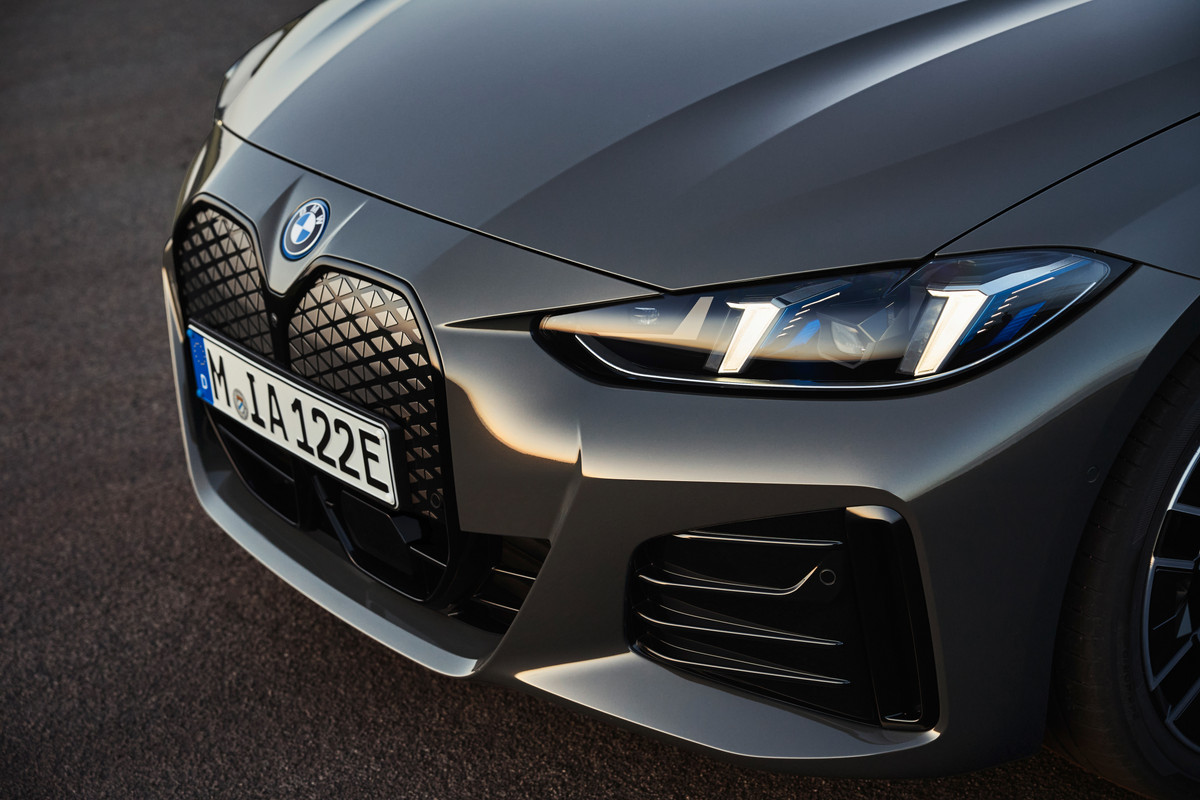 P90546608_highRes_the-new-bmw-i4-e-dri