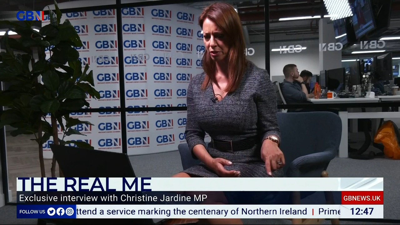 09.17 - 12.00.00 - The Briefing Lunchtime with Gloria De Piero. Your ....ts_snapshot_48.19.564