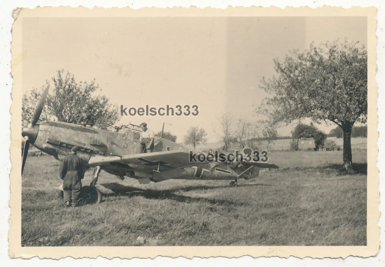 Foto Messerschmitt Bf 109 Flugzeug Jagdgeschwader 2 Richthofen in Frankreich (2)