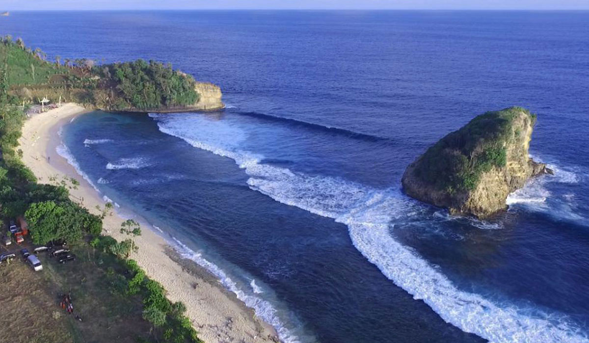 Menikmati Keindahan Alami dan Tenangnya Pantai Ngudel!