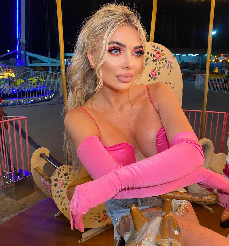 ميريام كلينك تثير الإعجاب بملابسها الجريئة  Myriamklinkk-1718181849692