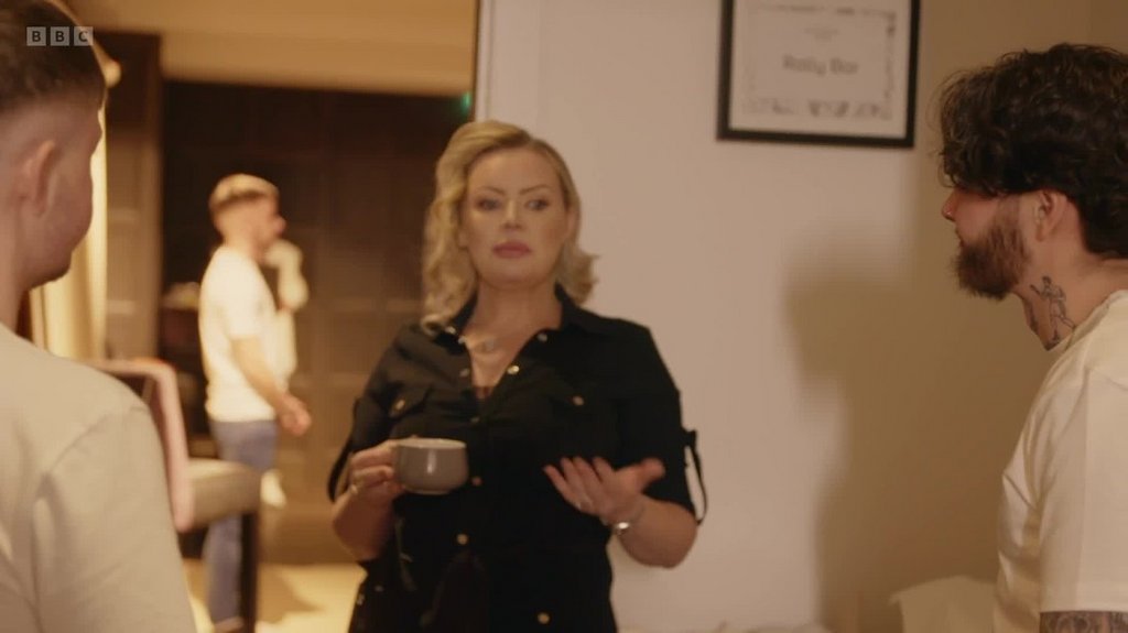 [Image: kz2d71ynnoz6.jpg]