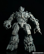 Unique-Toys-DOTM-Megatron-01