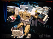 Toy-Fair-2019-Ectotron-Ghostbusters-Crossover-Figure-Packaging