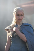 emilia-clarke-game-of-thrones-08