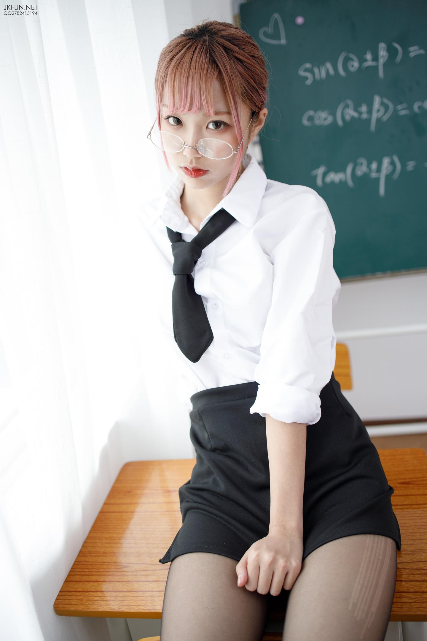 森萝财团 [JKFUN-011] 20D制服黑丝肉丝吊带袜 96