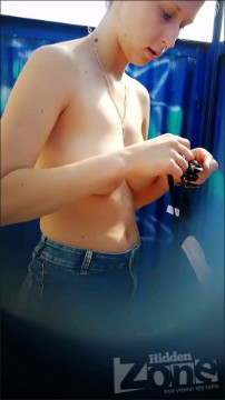 [Image: Voyeur40935124229.jpg]