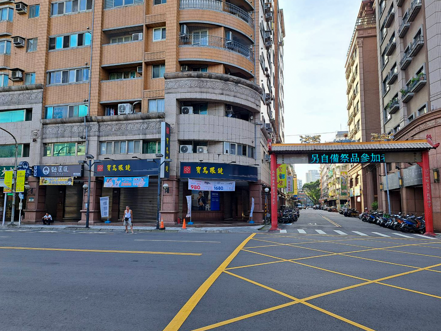 忠孝三民街口