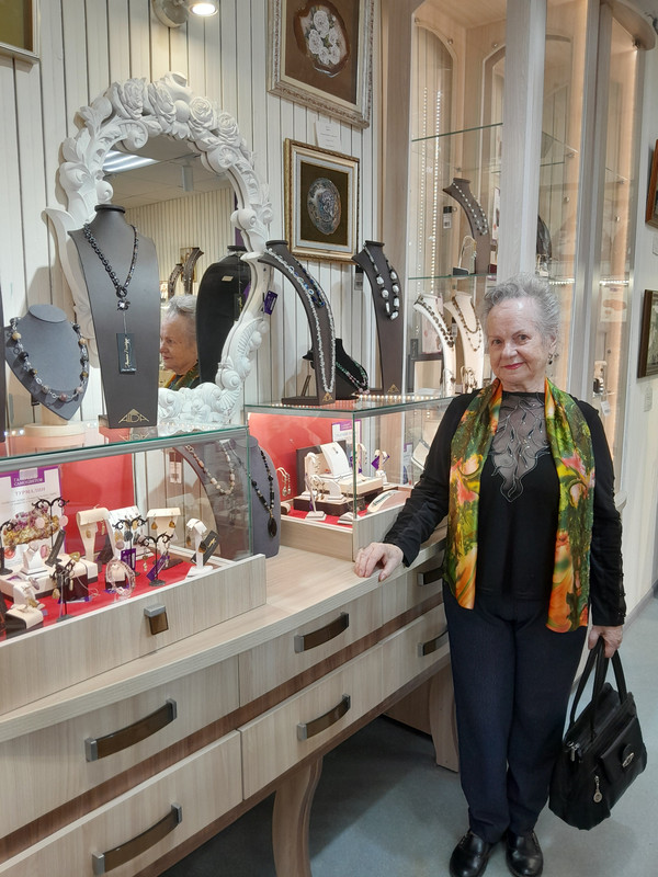 В галерее самоцветов 1