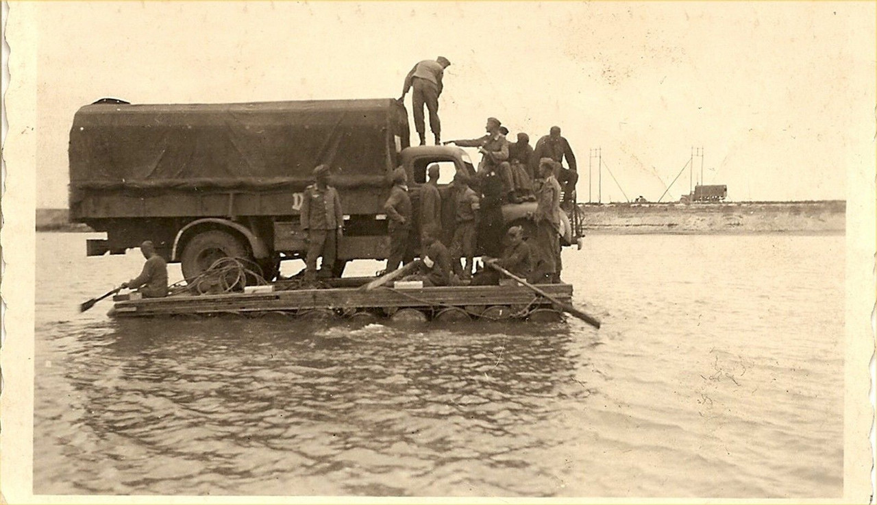 WK 2, Foto, LKW - Flußüberquerung