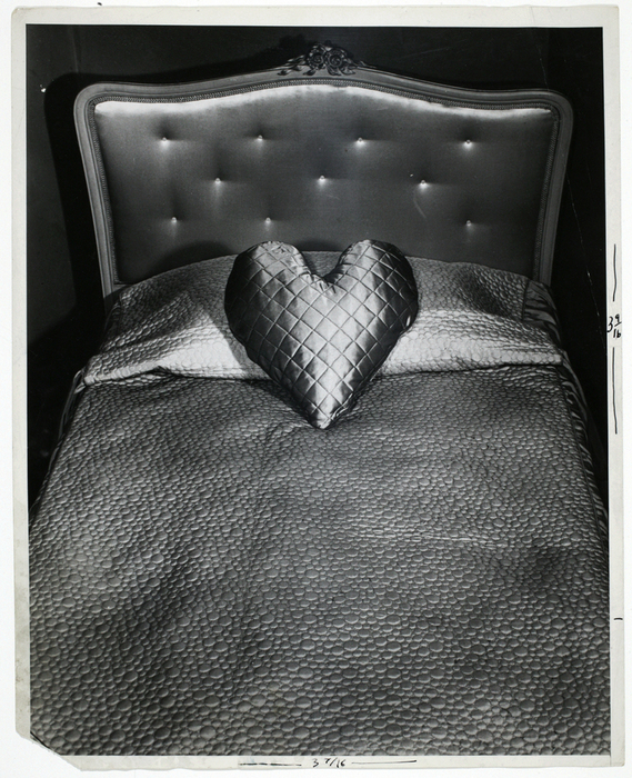 weegee-17950-1993-448705-displaysize