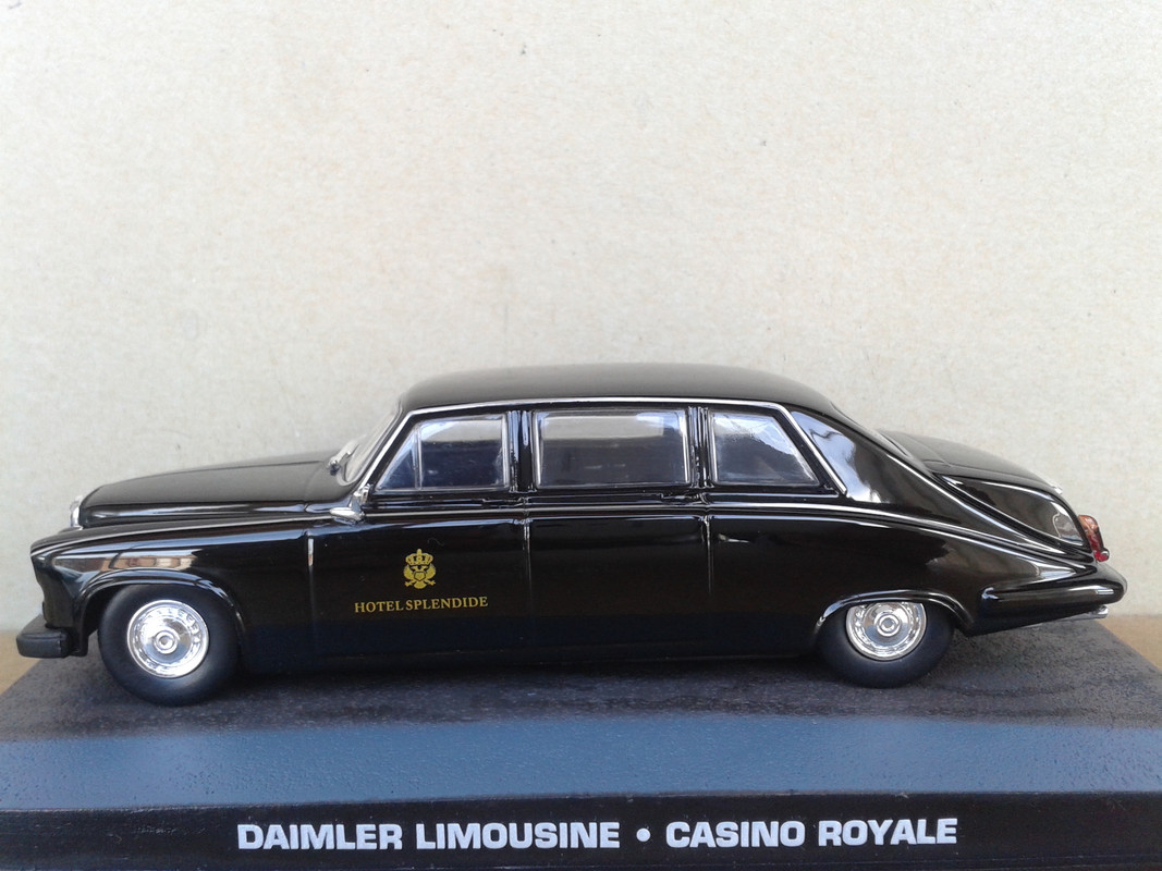 1987 Daimler DS420 Limousine (Universal Hobbies-Bond Collection) (11)