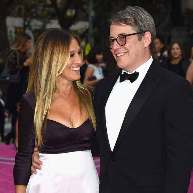 Sarah Jessica Parker da positivo a COVID-19; pausan su obra en Brodway