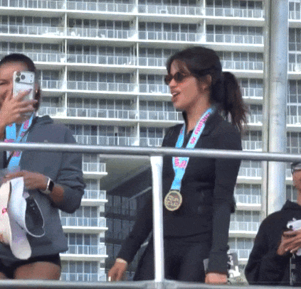 camiladiplorunani1.gif